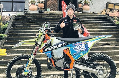 Atak nożem na mistrza enduro