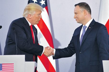 Osieroceni przez Trumpa: domorośli stratedzy PiSu  i westernowi Konfederaci