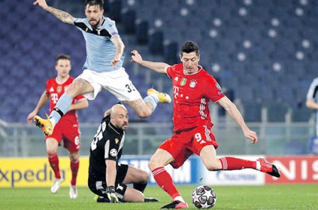 Liga Mistrzów UEFA: Bayern i PSG praktycznie już w ćwierćfinale